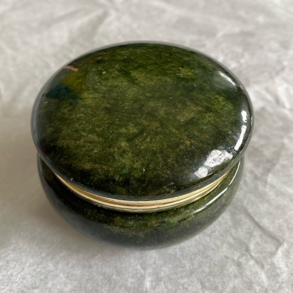 Vintage Italian Genuine Hand Carved Emerald Green Alabaster Box - Picture 1 of 11